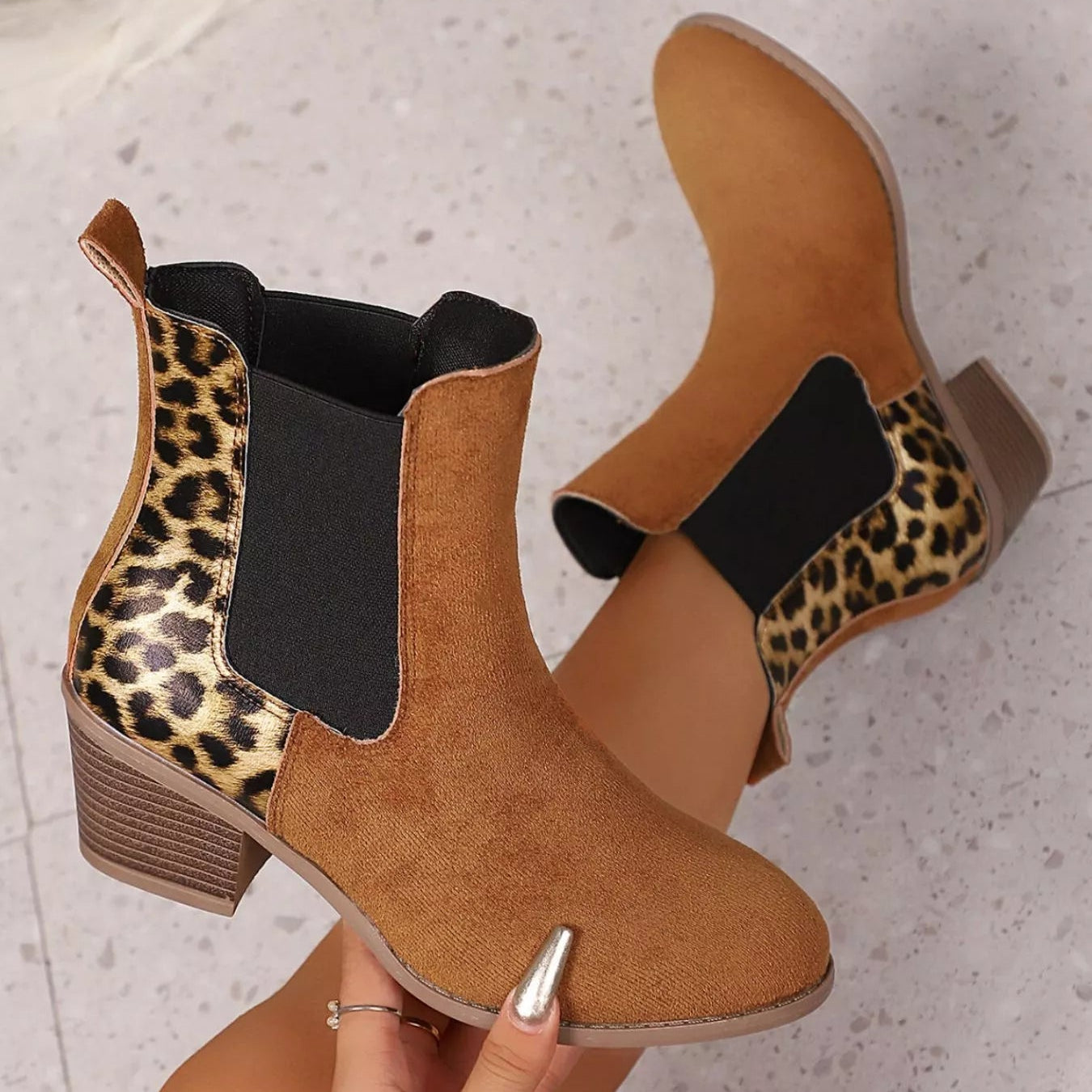 Elegante Mid-Heel Pumps