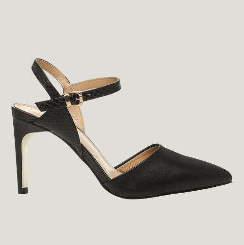 Glitzernden Stiletto-Sandalen