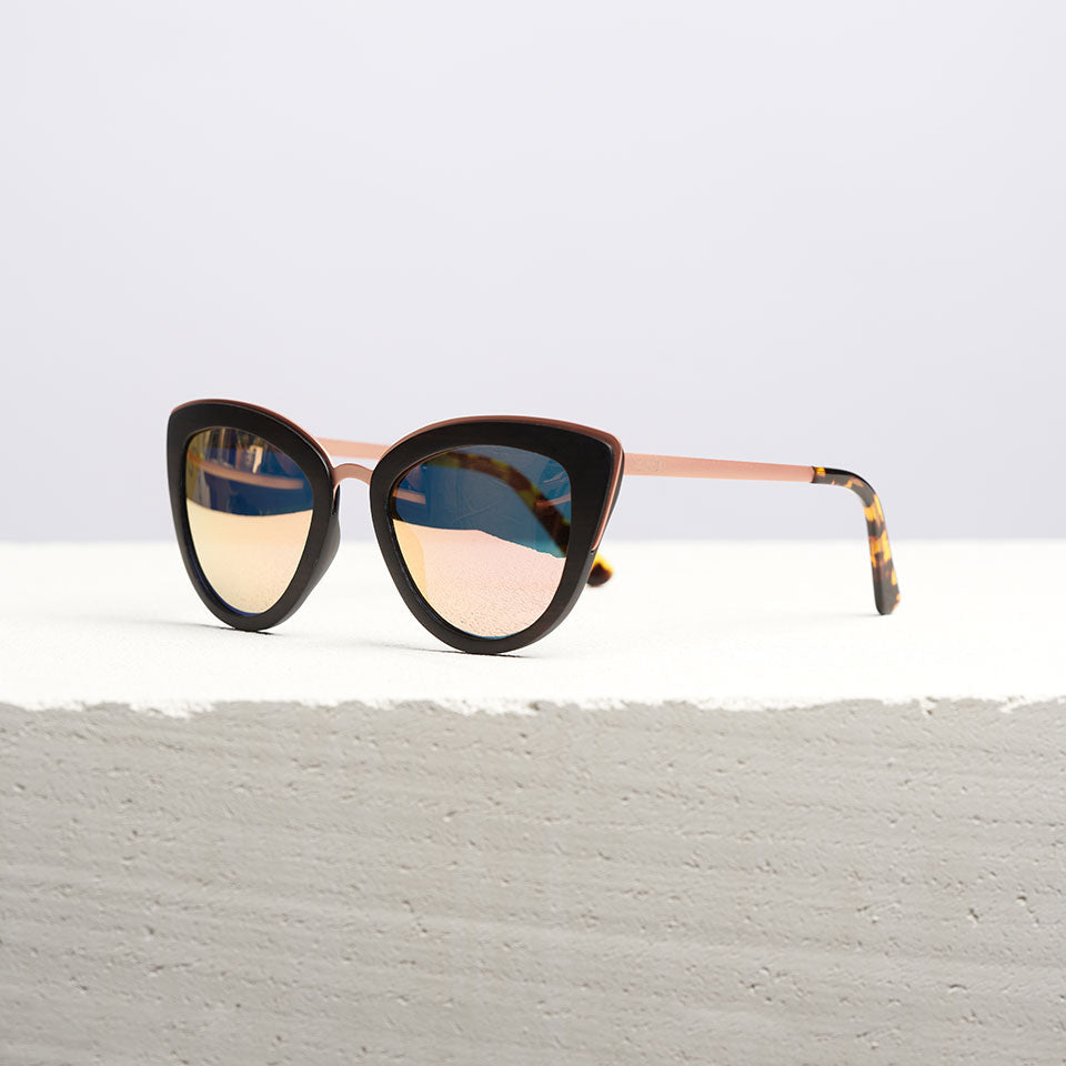 New York Fling – Nachhaltige Cat-Eye Sonnenbrille aus Holz & Metall