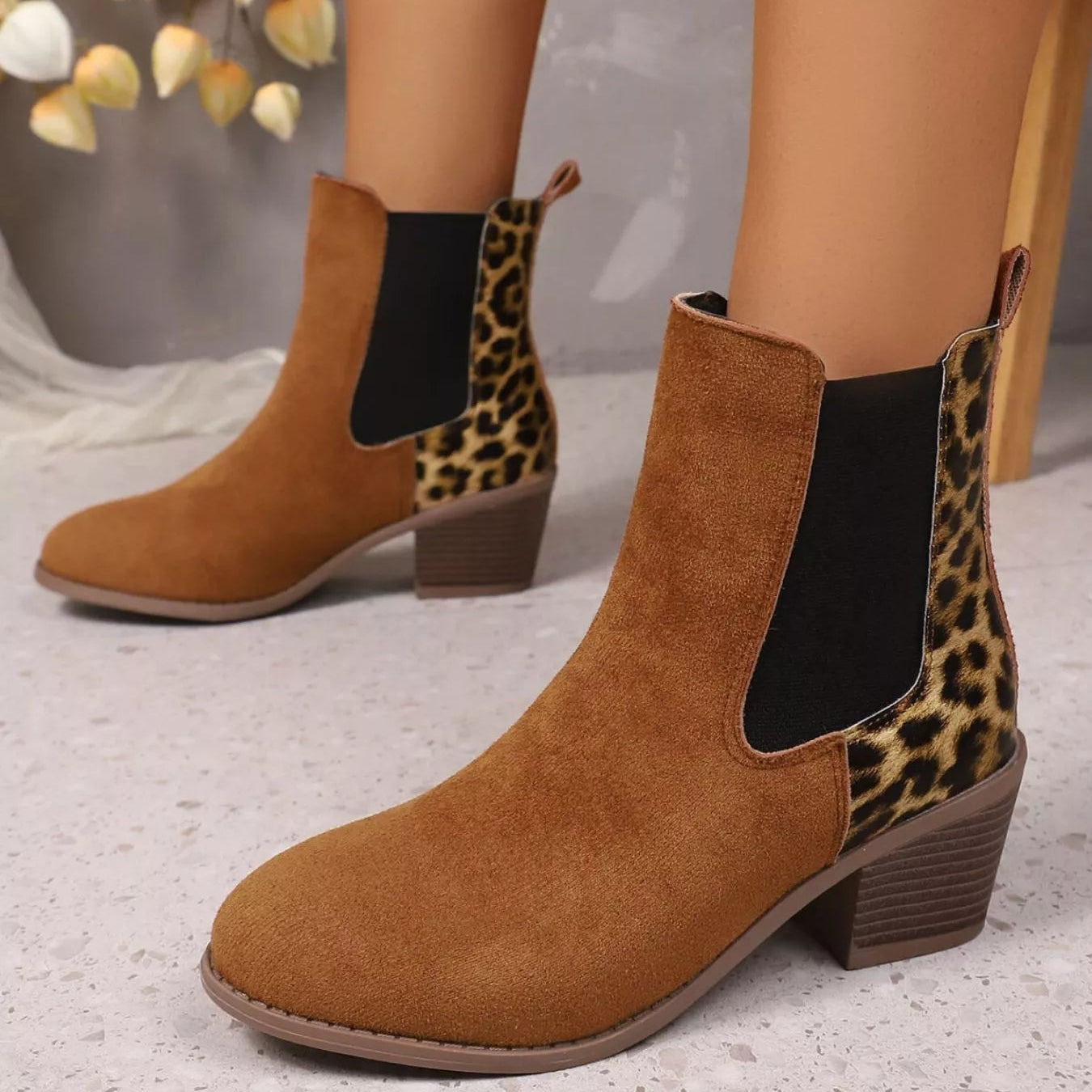 Elegante Mid-Heel Pumps