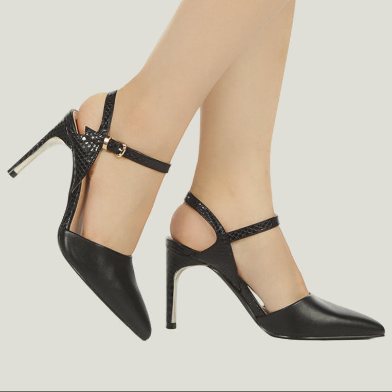 Glitzernden Stiletto-Sandalen