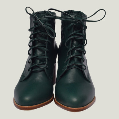 Rising Mara – Handgefertigte Leder Heel Booties mit Holzabsatz