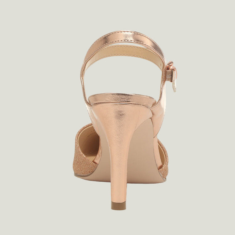 Glitzernden Stiletto-Sandalen