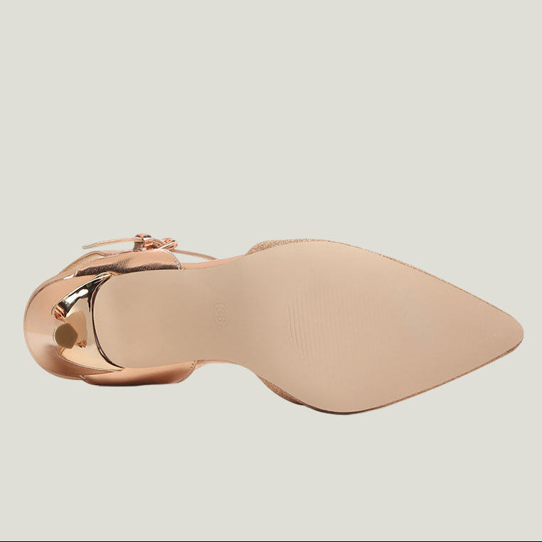 Glitzernden Stiletto-Sandalen