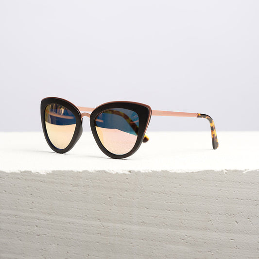 New York Fling – Nachhaltige Cat-Eye Sonnenbrille aus Holz & Metall