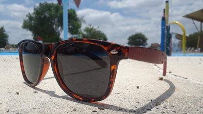 Red Bamboo Tortoise | Handgefertigte Sonnenbrille aus Holz – Polarisiert & UV400